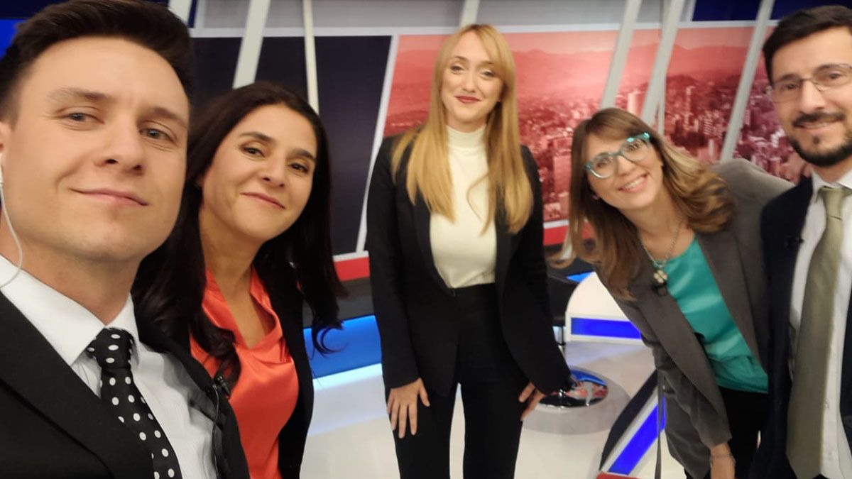 Anabel Fern&aacute;ndez Sagasti con el equipo de 7D: Juli&aacute;n Imazio, Rosana Villegas, Agustina Fiadino y Pablo Gerardi.