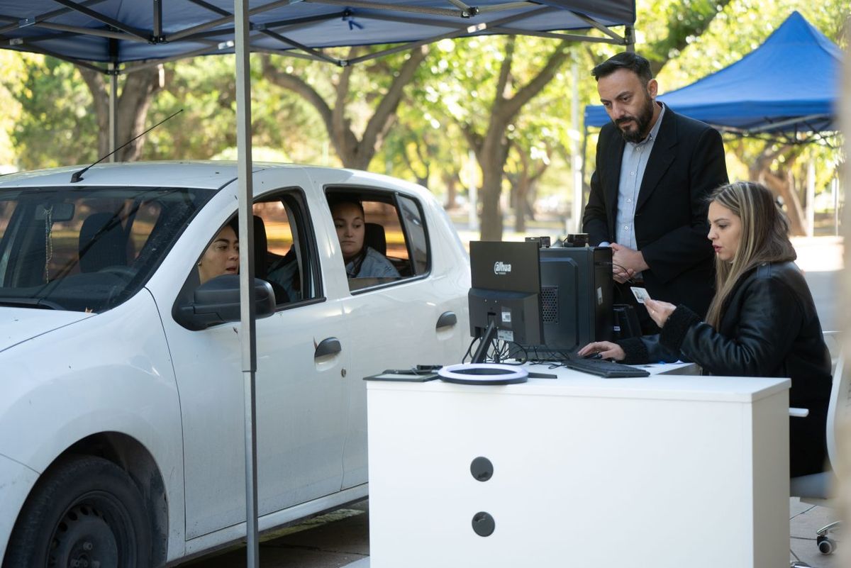 Mendoza tuvo su primer Autovac con casi 300 personas vacunadas. Se desarrolló en conjunto con la OPS. Mendoza tuvo su primer Autovac con casi 300 personas vacunadas. Se desarrolló en conjunto con la OPS.