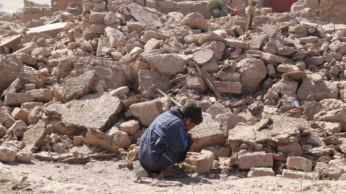 Un niño llora frente a los escombros de una vivienda. Centenares de personas murieron en Afganistán producto del terremoto que azotó al este del país. Un niño llora frente a los escombros de una vivienda. Centenares de personas murieron en Afganistán producto del terremoto que azotó al este del país.