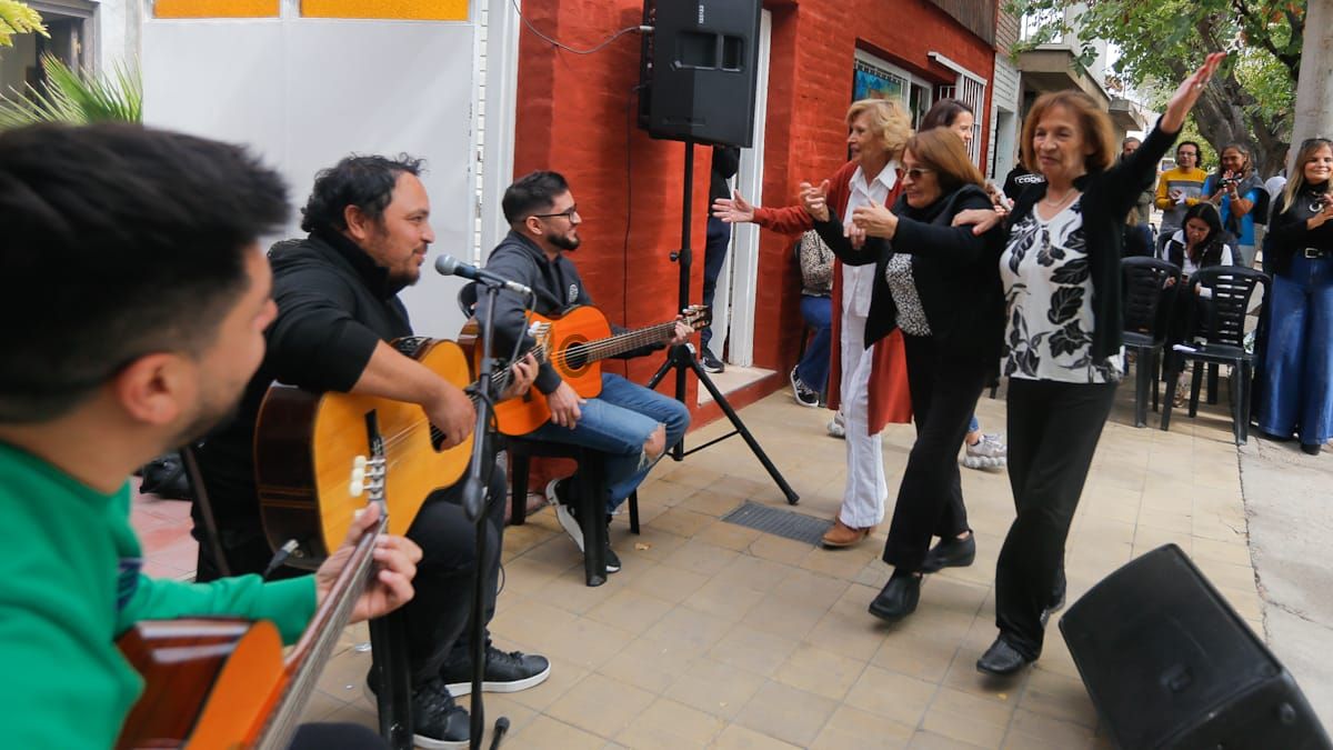 Las hijas de Santiago Bértiz agradecieron a los músicos, a sus familias, amigos y vecinos por estar presentes. Las hijas de Santiago Bértiz agradecieron a los músicos, a sus familias, amigos y vecinos por estar presentes.