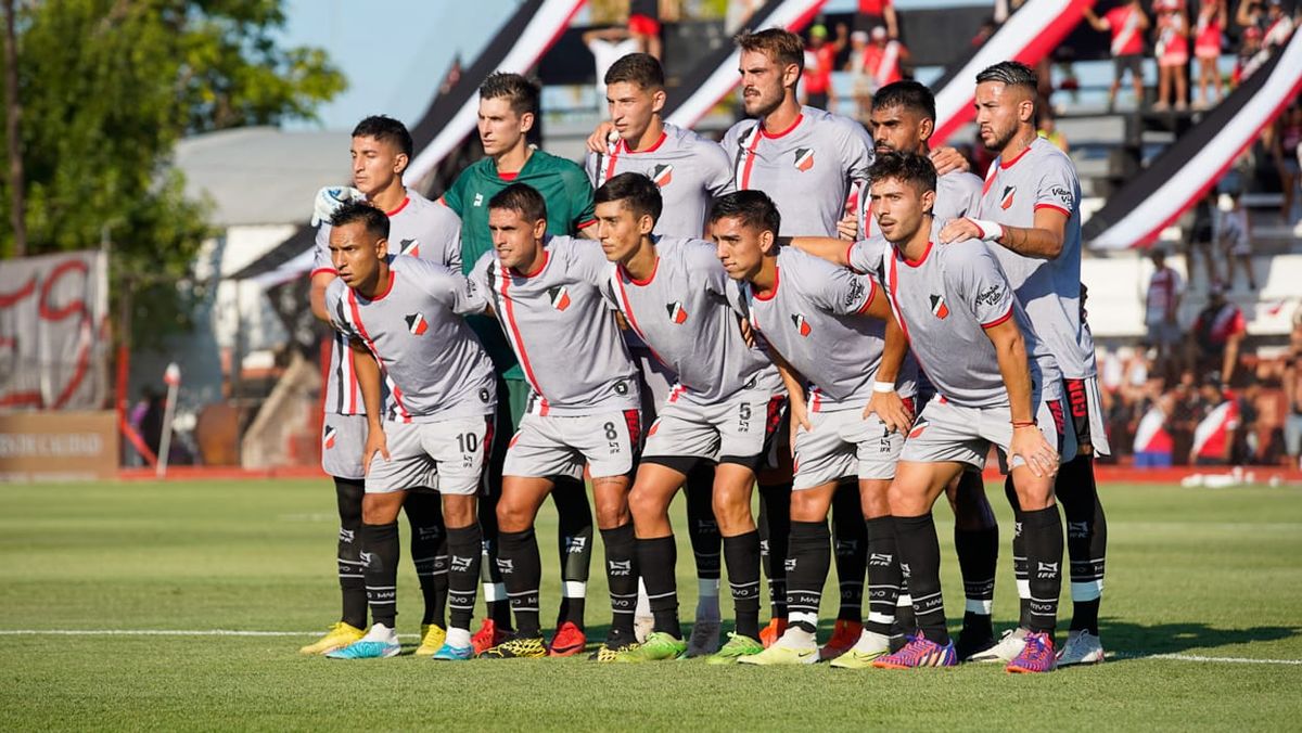 Este es el once titular del Deportivo Maipú, que enfrentó a San Martín de Tucumán en su estadio. Este es el once titular del Deportivo Maipú, que enfrentó a San Martín de Tucumán en su estadio.