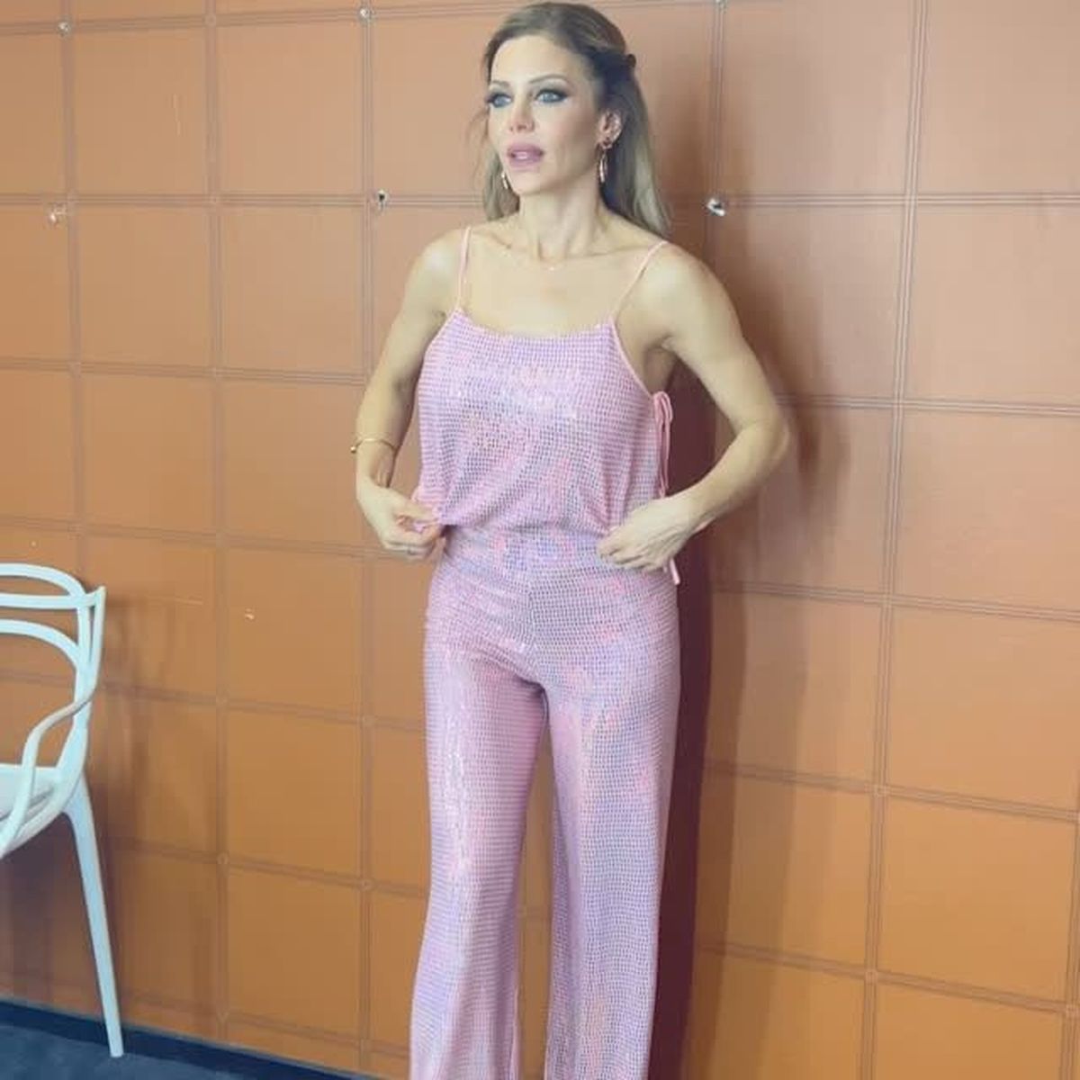 Evangelina Anderson reina del Barbiecore con su look ultra shiny. Evangelina Anderson reina del Barbiecore con su look ultra shiny.