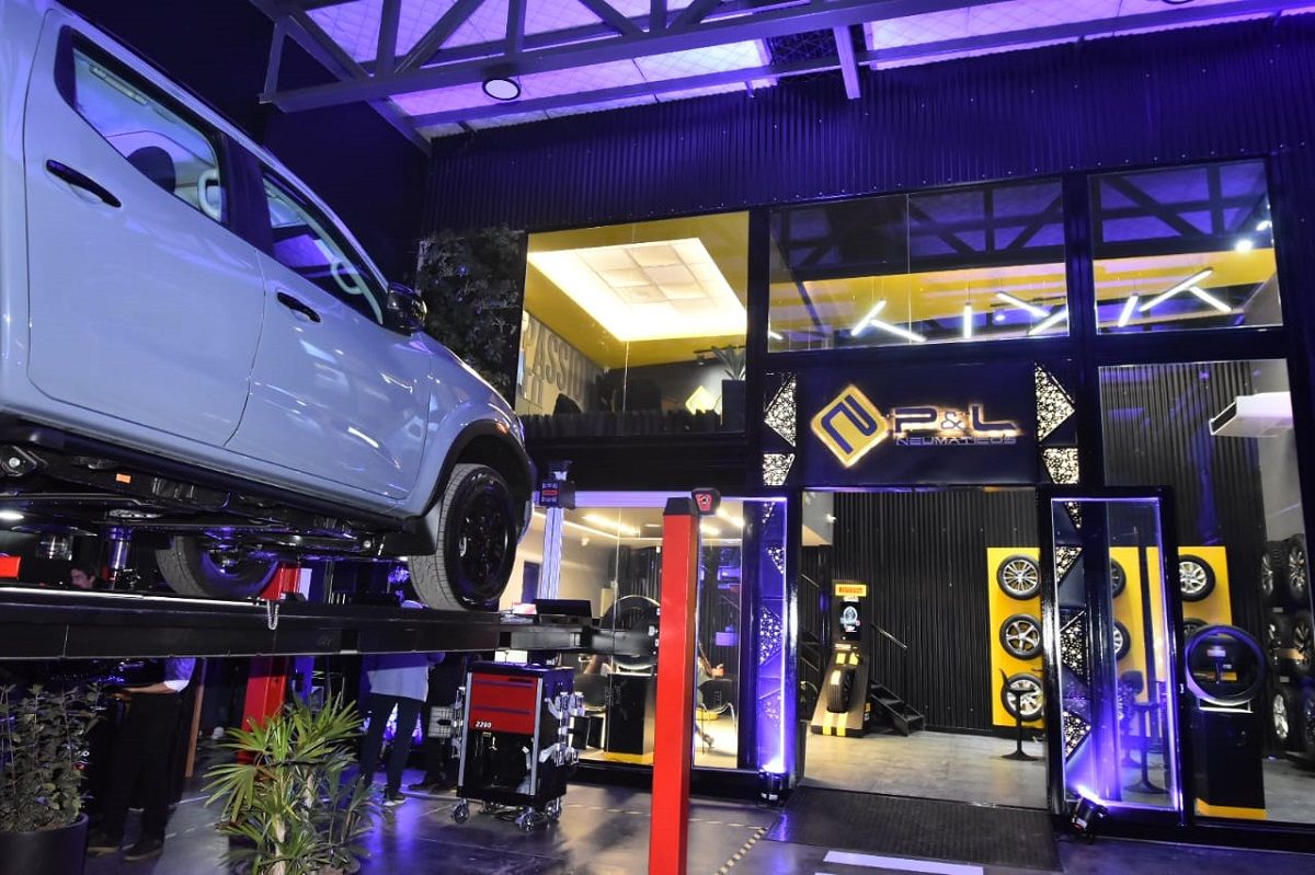 P&L es la primera tienda de neumáticos del país atendida por mujeres.
