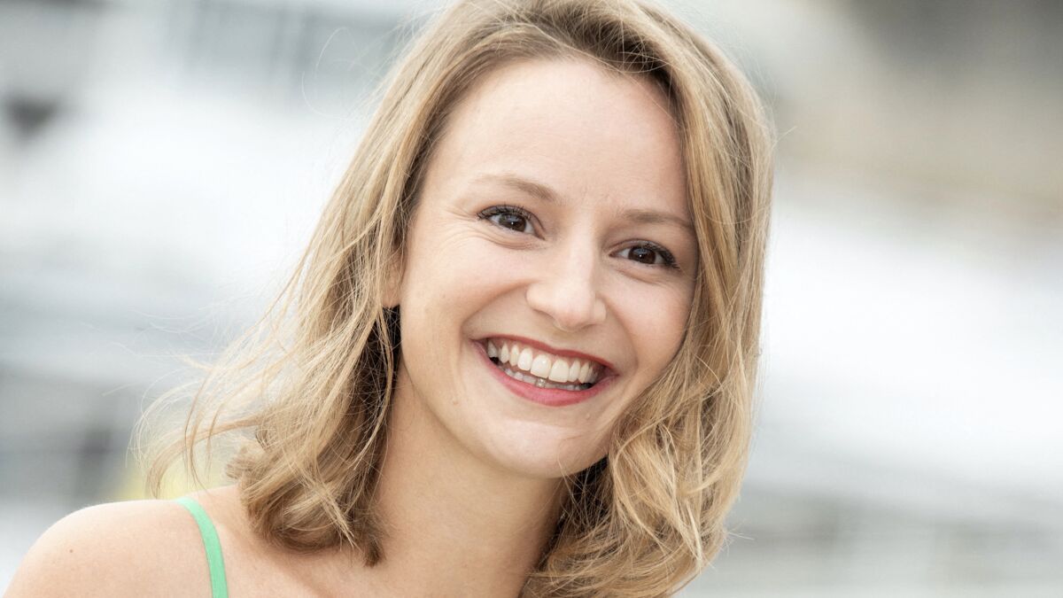 Está en Netflix, tiene 8 capítulos y tiene las mejores críticas