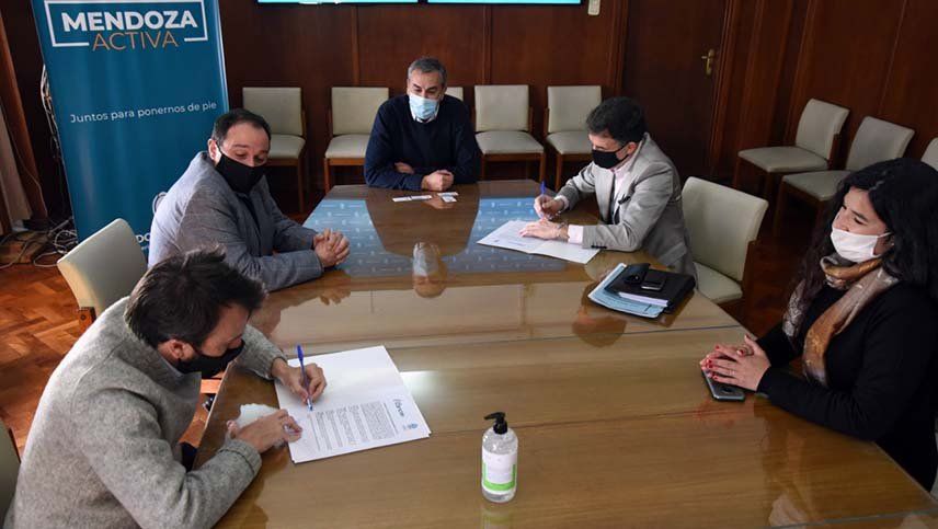 Economía firmó convenios para potenciar Mendoza Activa con cámaras empresariales