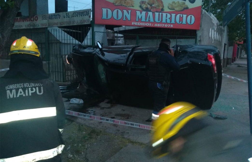 Triple Frontera: Chocaron, volcaron y fueron detenidos por llevar un arsenal.