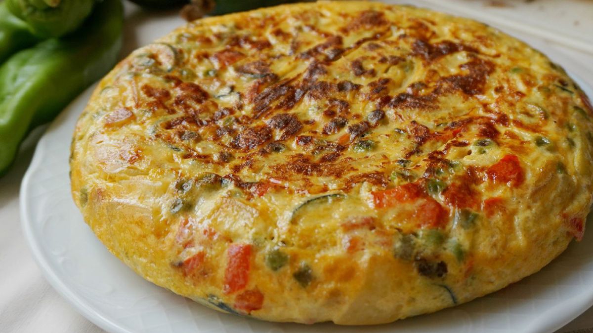 Tortilla de papas paisana, una de las recetas más deliciosas de la gastronomía española.