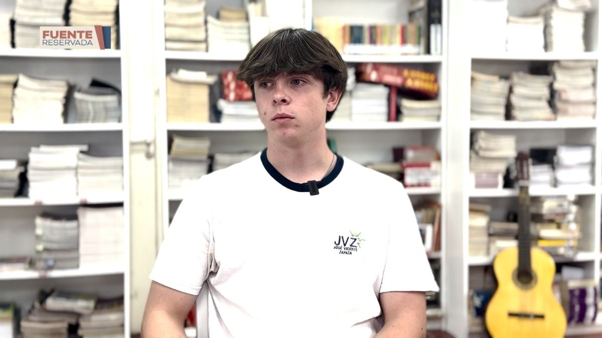 Lucas, estudiante de 4º año. Lucas, estudiante de 4º año.