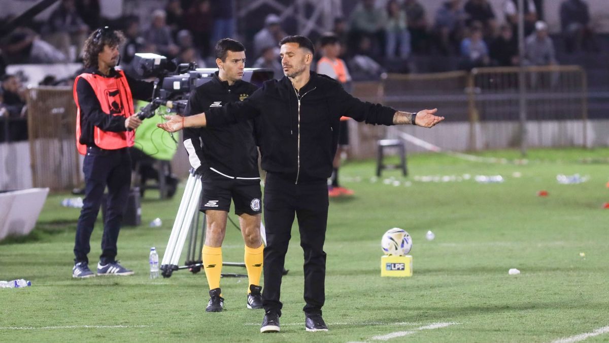 Broggi se fue con bronca tras la derrota de Gimnasia y Esgrima ante Estudiantes de La Plata. &nbsp;Foto: Cristian Lozano/Diario UNO.&nbsp;