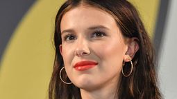 La actriz Millie Bobby Brown es Enola Holmes en la película de Netflix.