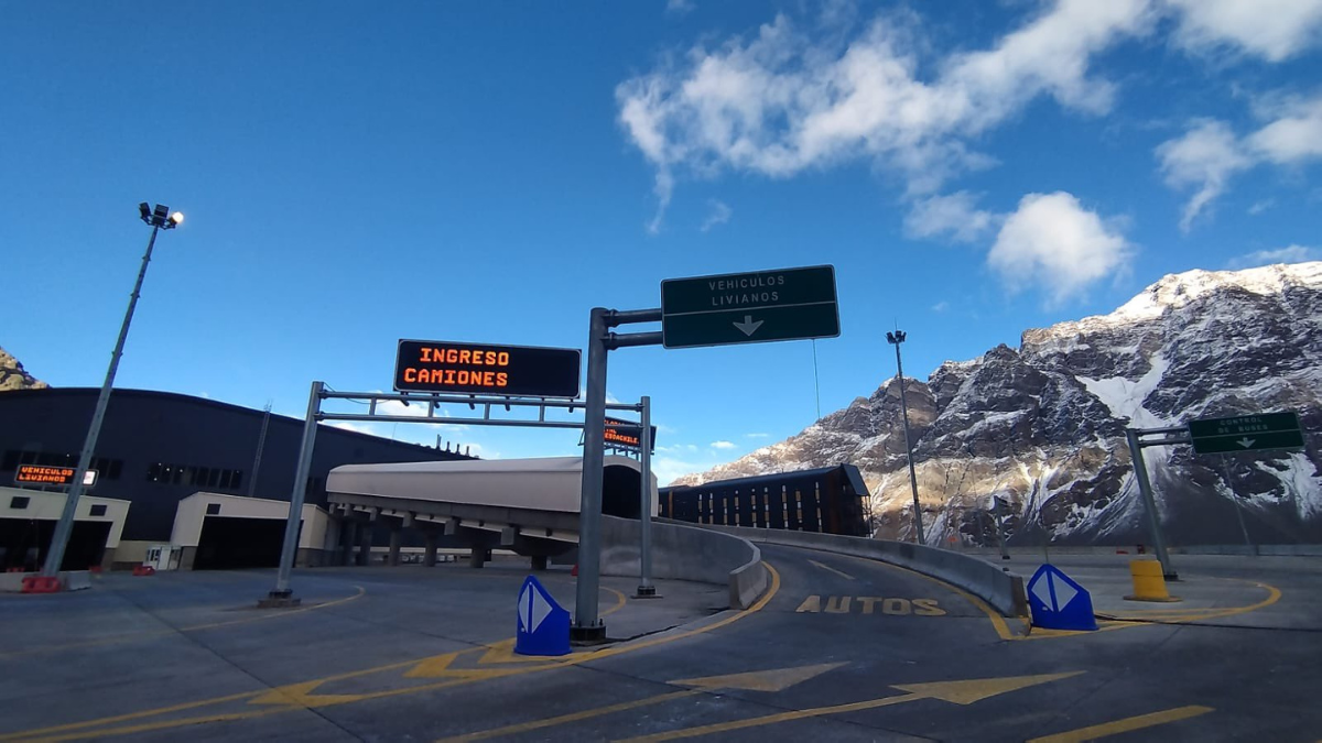 El cruce al vecino país se cerró el sábado como consecuencia del pronóstico de fuertes nevadas en la zona cordillerana.