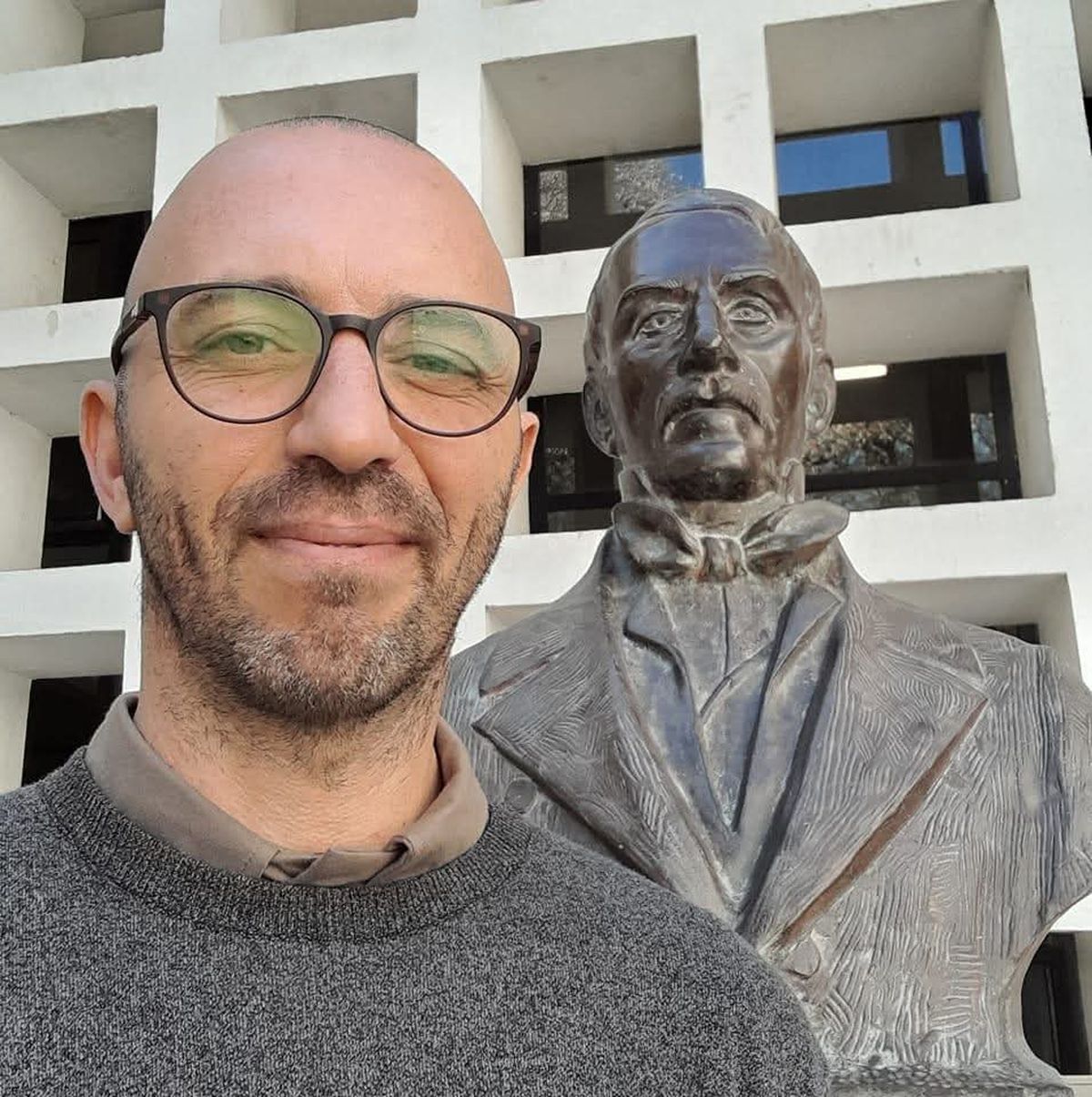 Pablo De Bartolo es coordinador de la Biblioteca Pública General San Martín y Ediciones Culturales Mendoza. Estuvo al frente del certamen literario Vendimia 2024. Pablo De Bartolo es coordinador de la Biblioteca Pública General San Martín y Ediciones Culturales Mendoza. Estuvo al frente del certamen literario Vendimia 2024.
