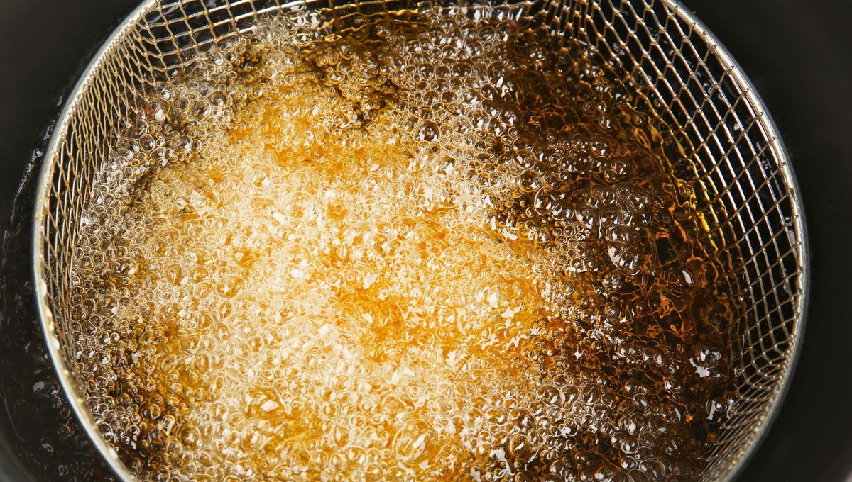 Baja la hornalla cuando el aceite comience a humear demasiado Baja la hornalla cuando el aceite comience a humear demasiado