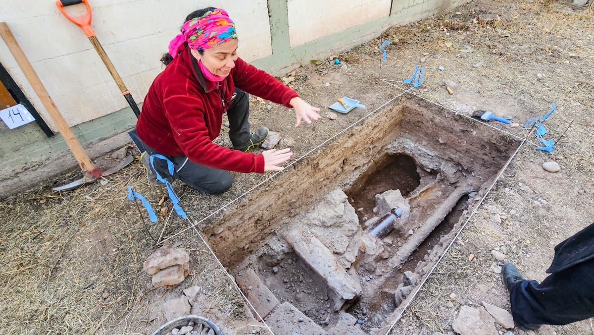Cristina Prieto, la arqueóloga que encontró los antiguos restos humanos y las cruces hechas con sogas o restos de telas en las excavaciones. Cristina Prieto, la arqueóloga que encontró los antiguos restos humanos y las cruces hechas con sogas o restos de telas en las excavaciones.
