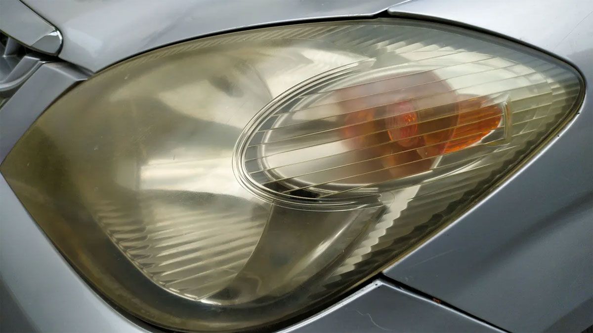 Los faros del auto pueden volver a lucir inmaculados, como cuando eran nuevos. Foto: gentileza&nbsp;https://siempreauto.com.