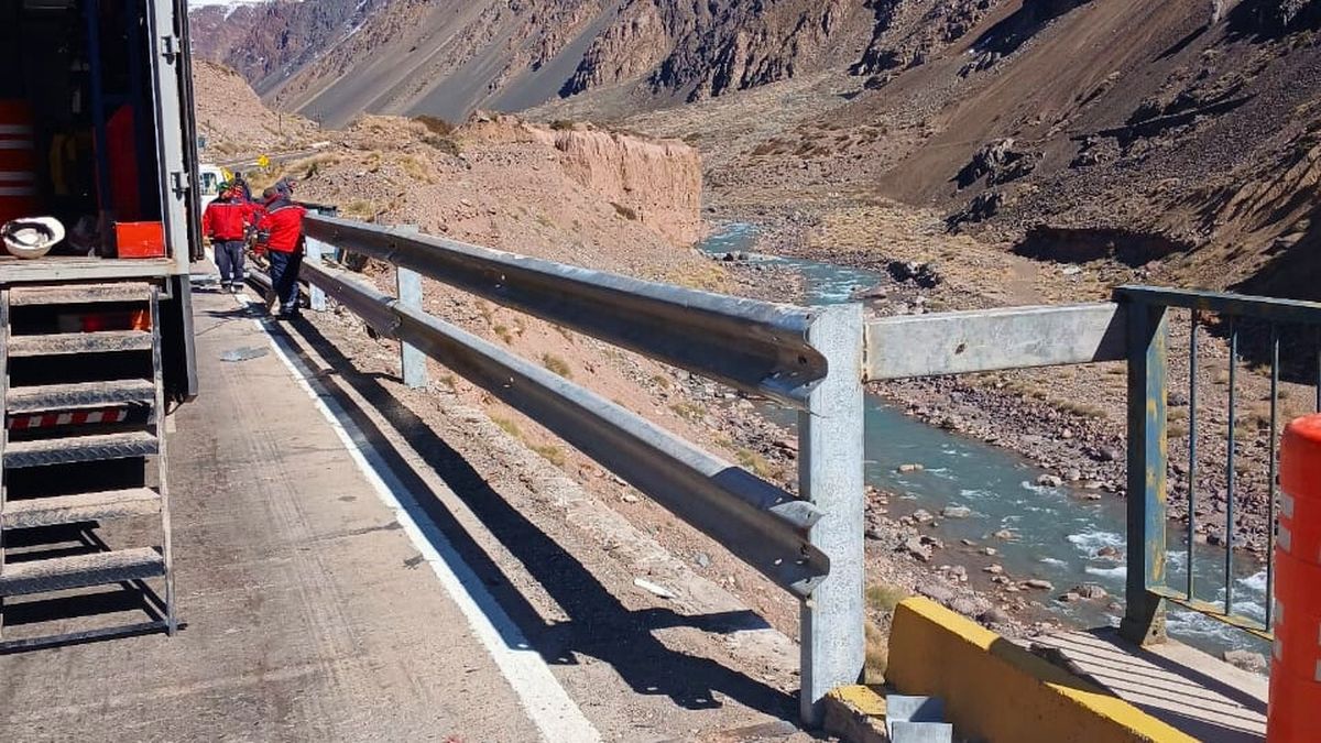 El Paso Cristo Redentor volvió a funcionar después de 13 horas cerrado por un accidente en alta montaña.
