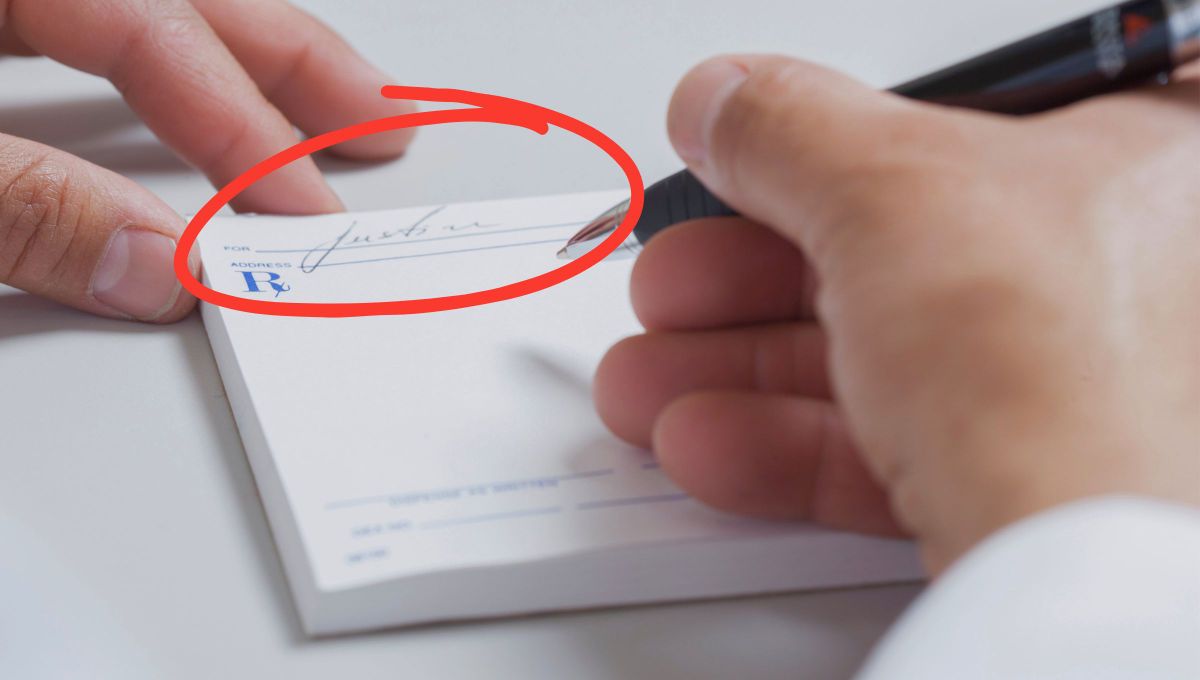 La inclinación de la escritura refleja el grado de confianza, apertura y comunicación del autor con el exterior o, , la frustración, el disimulo y el aislamiento del que escribe. Fuente Canva La inclinación de la escritura refleja el grado de confianza, apertura y comunicación del autor con el exterior o, , la frustración, el disimulo y el aislamiento del que escribe. Fuente Canva