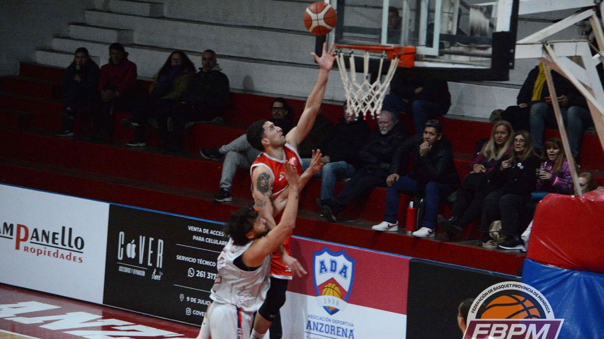 Anzorena tuvo que batallar duro con Regatas para entrar a las semifinales del Apertura de la Superliga de Básquetbol de Mendoza.