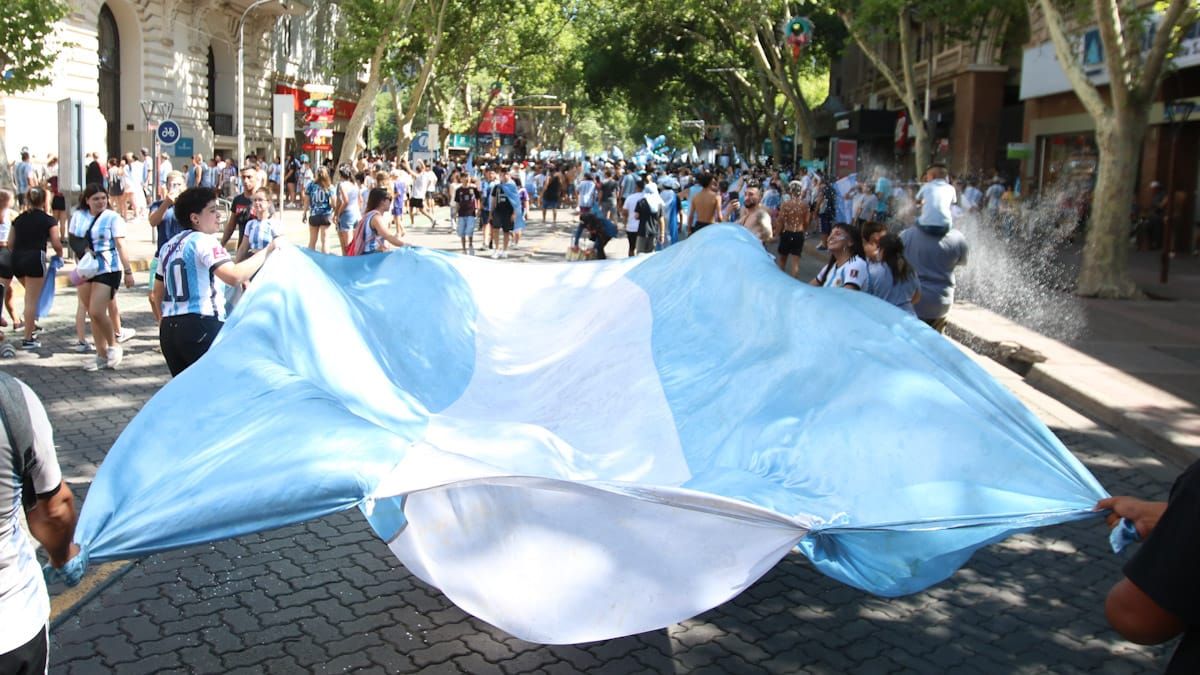 Una bandera tan grande como la alegría.