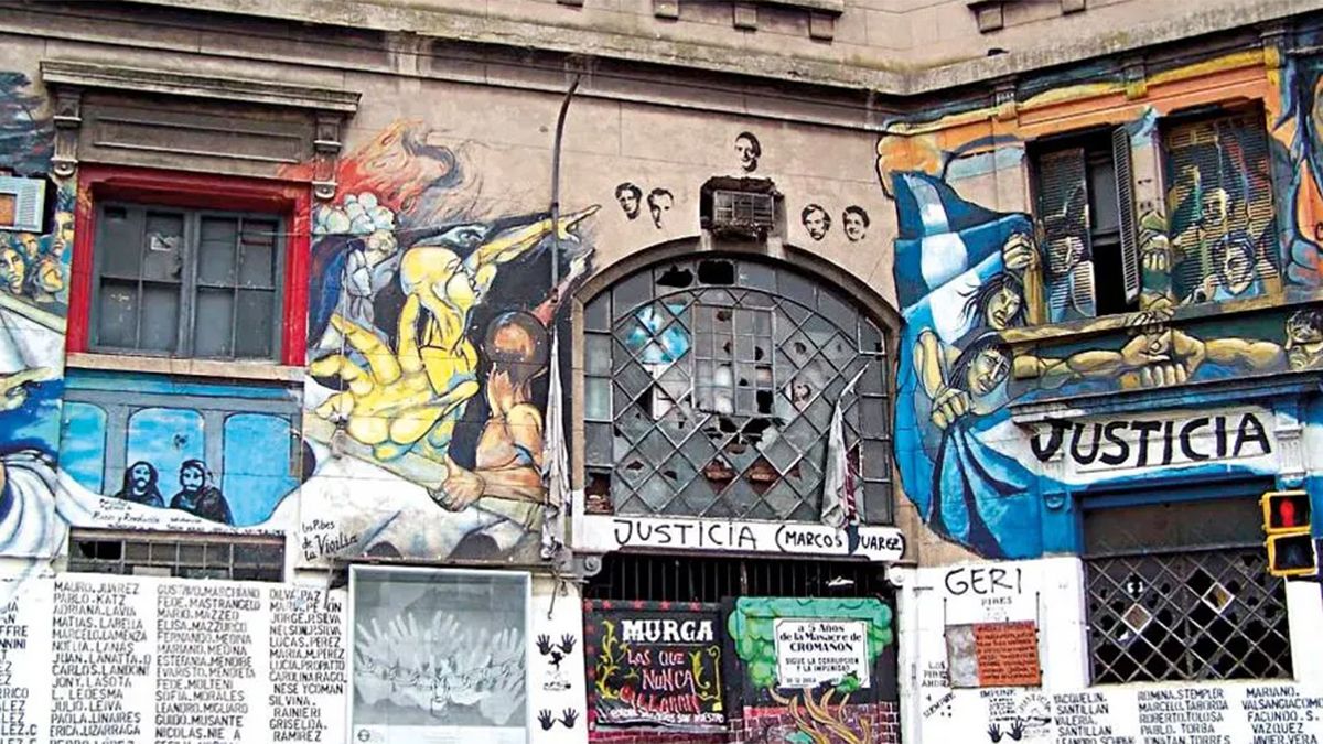 Luego de la tragedia en el boliche República de Cromañón se intensificaron las medidas de seguridad para los espectáculos. Luego de la tragedia en el boliche República de Cromañón se intensificaron las medidas de seguridad para los espectáculos.