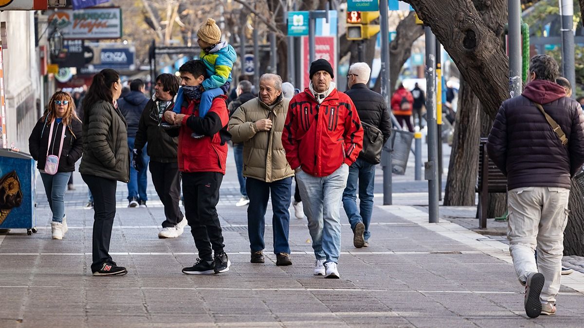 El pronóstico del tiempo anticipó que se mantienen las mañanas frías pero las tardes a pleno sol. Imagen ilustrativa.
