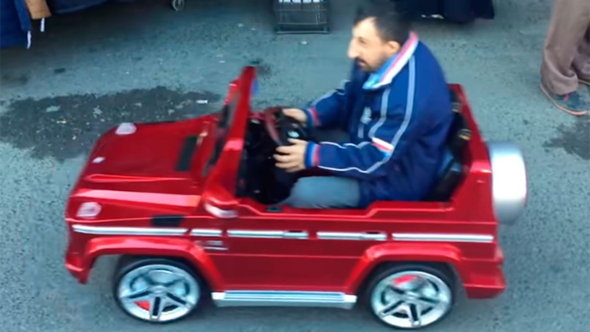 Nadie: el turco que mide 1,20 metros y es un fenómeno viral