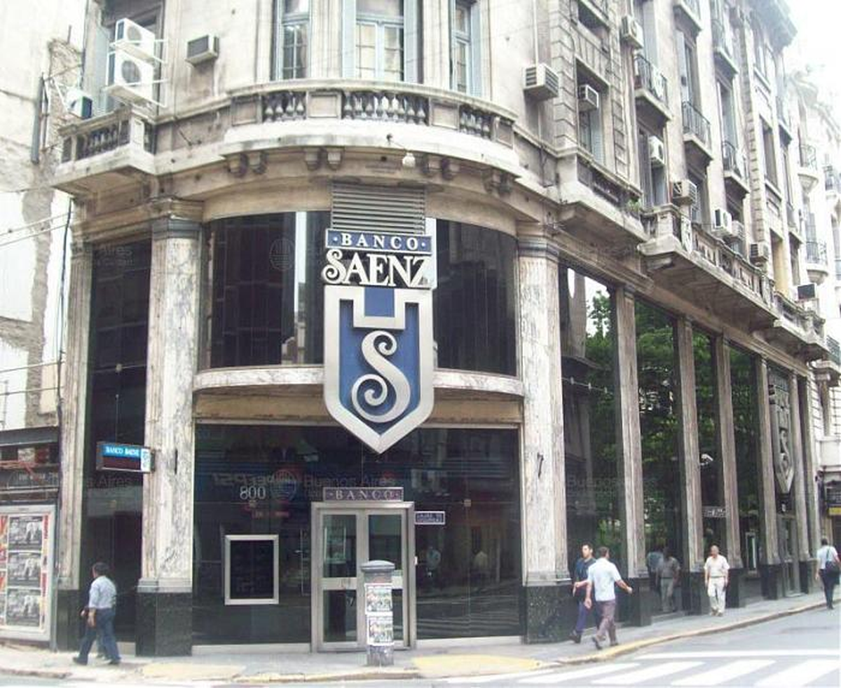Banco Sáenz, históricamente vinculado a la cartera de consumo de cadenas como Frávega, fue adquirido en un 50% por Banco Macro