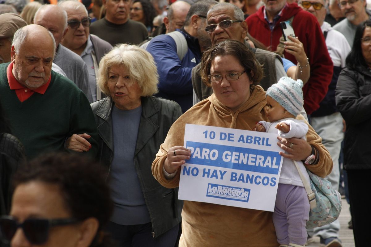 Un cartel de La Bancaria anuncia el paro general de este jueves. Un cartel de La Bancaria anuncia el paro general de este jueves.