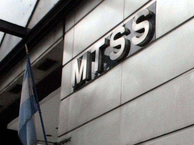 El Ministerio de Trabajo corrigió a la viceministro y salió a negar una posible suba en el piso de Ganancias