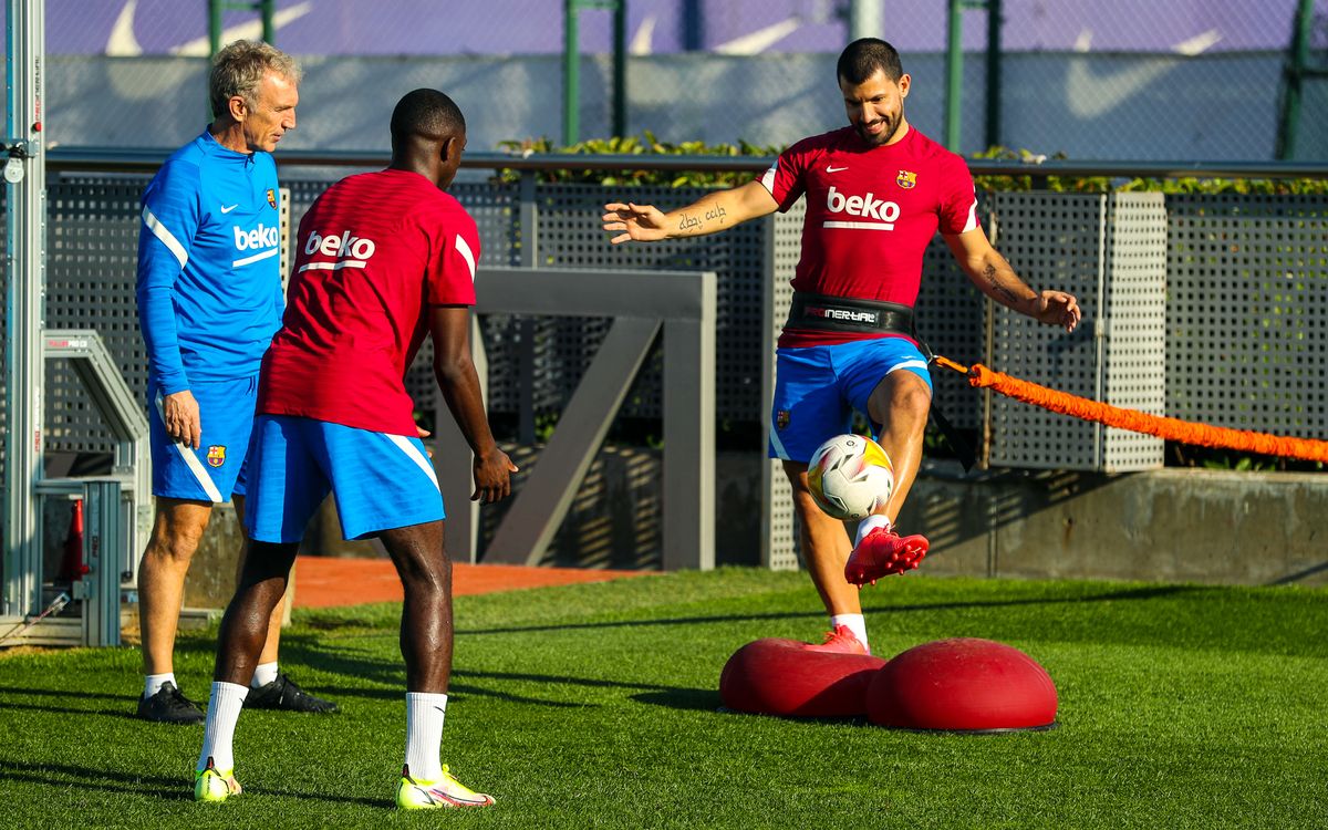 El Kun Ag&uuml;ero se pone a punto para debutar este domingo en el Barcelona
