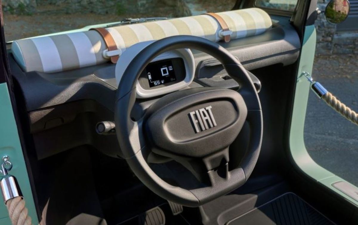 El Fiat Topolino por dentro. Tiene capacidad para 2 personas. Foto: Fiat&nbsp;