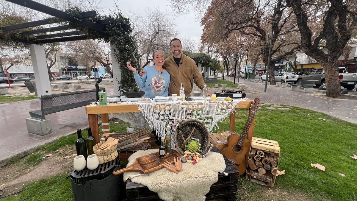 Romi Terranova y Nacho Molina, de un bocado, presentan la receta de panqueques saludables de avena. Romi Terranova y Nacho Molina, de un bocado, presentan la receta de panqueques saludables de avena.