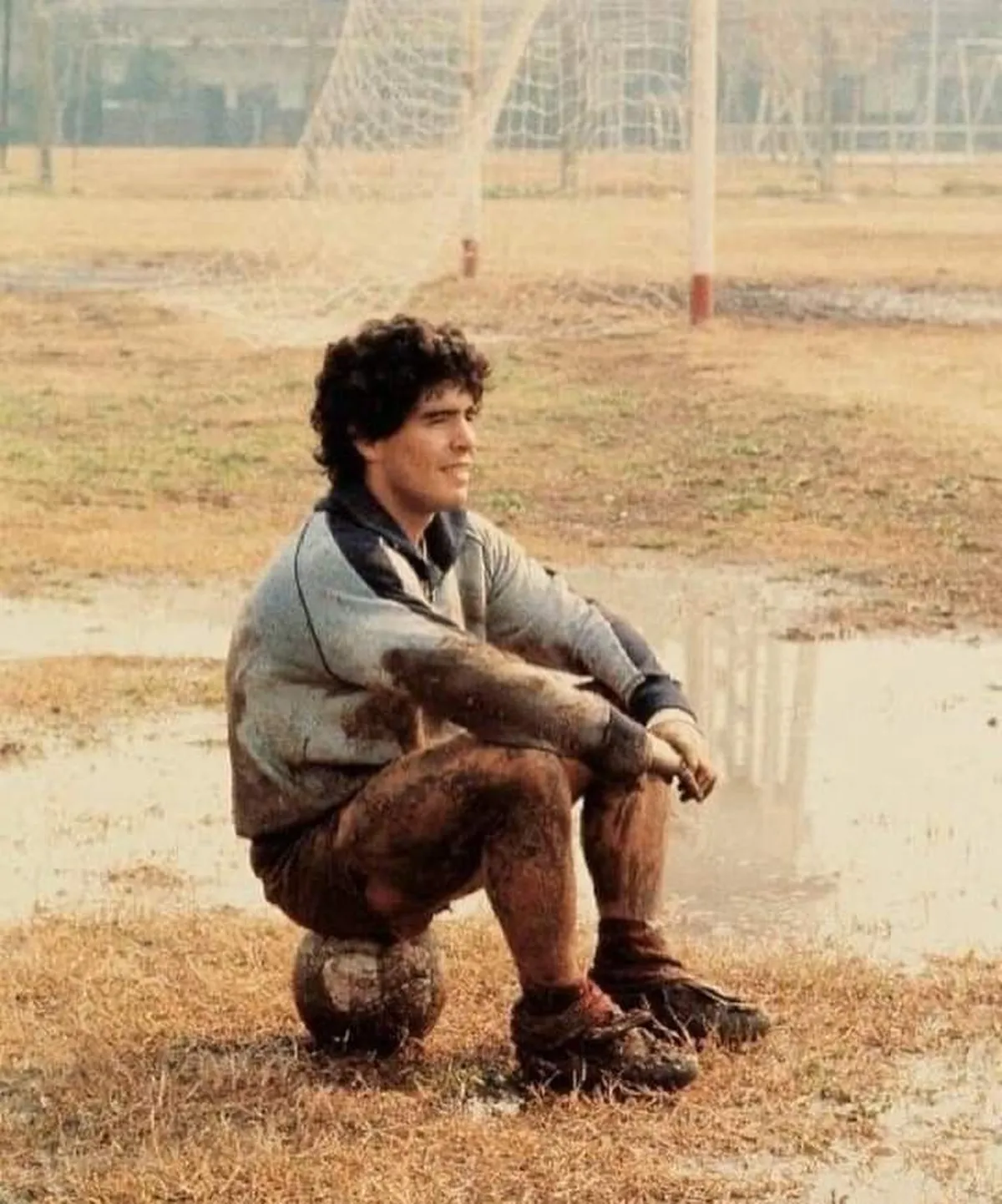 Maradona surgió desde abajo.