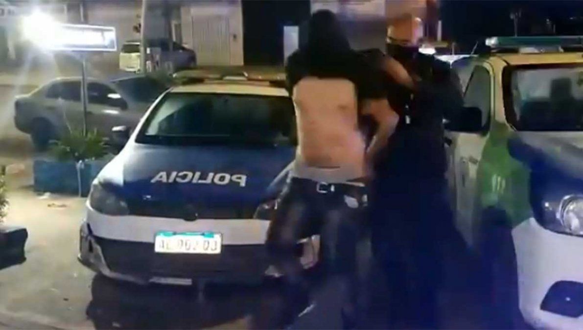 Tres delincuentes fueron detenidos tras una persecución luego de herir de un balazo a un joven de 28 años cuando entraron a robar a su casa de Florencio Varela.