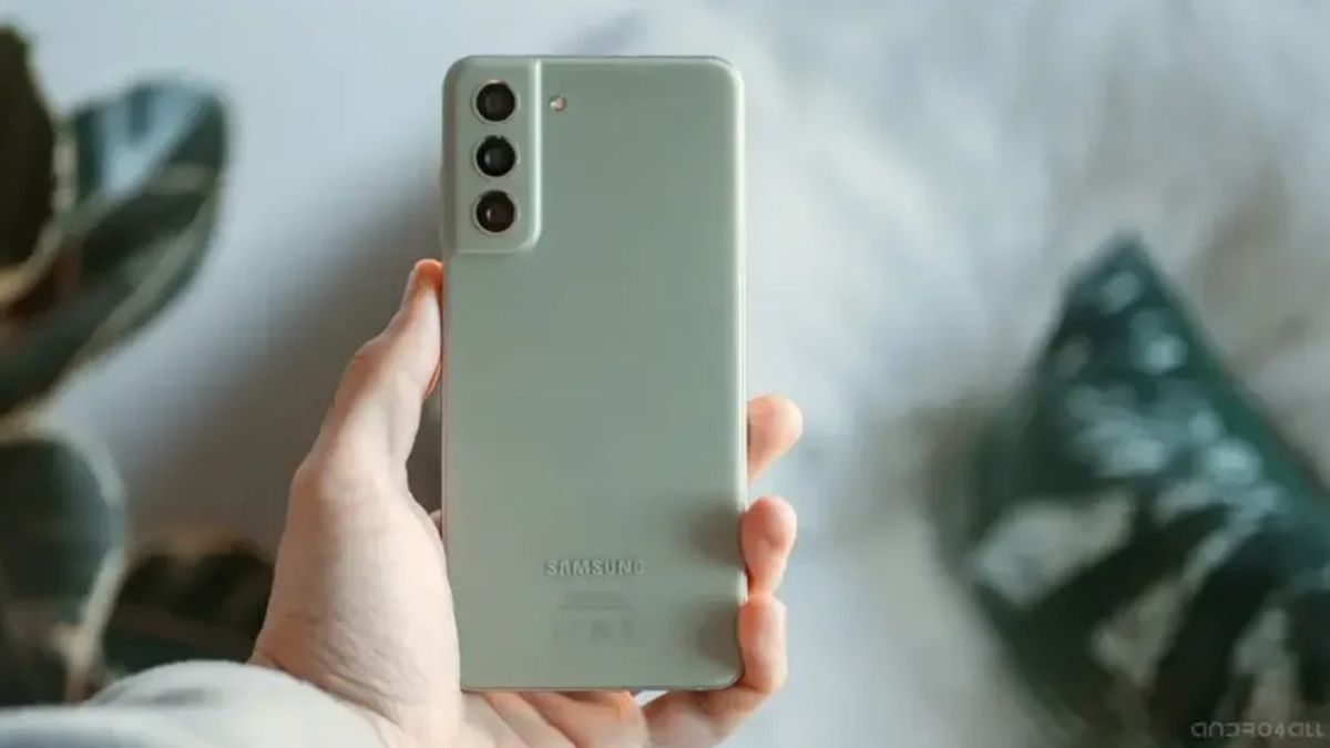 Samsung continúa actualizando a One UI 6.1: les llegó el turno a dos modelos A y un S