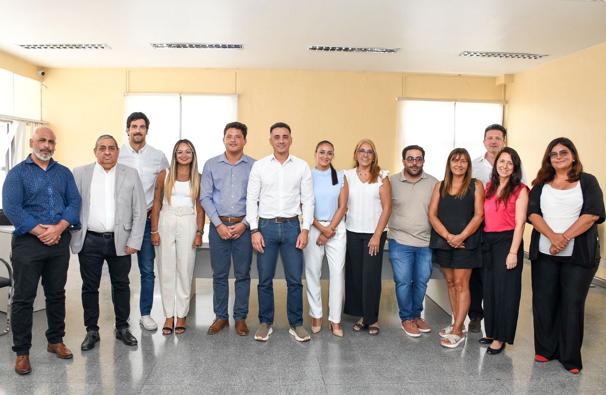 El intendente Marcos Calvente presentó a su nuevo gabinete con una reducción del 25% de los cargos políticos. El intendente Marcos Calvente presentó a su nuevo gabinete con una reducción del 25% de los cargos políticos. 