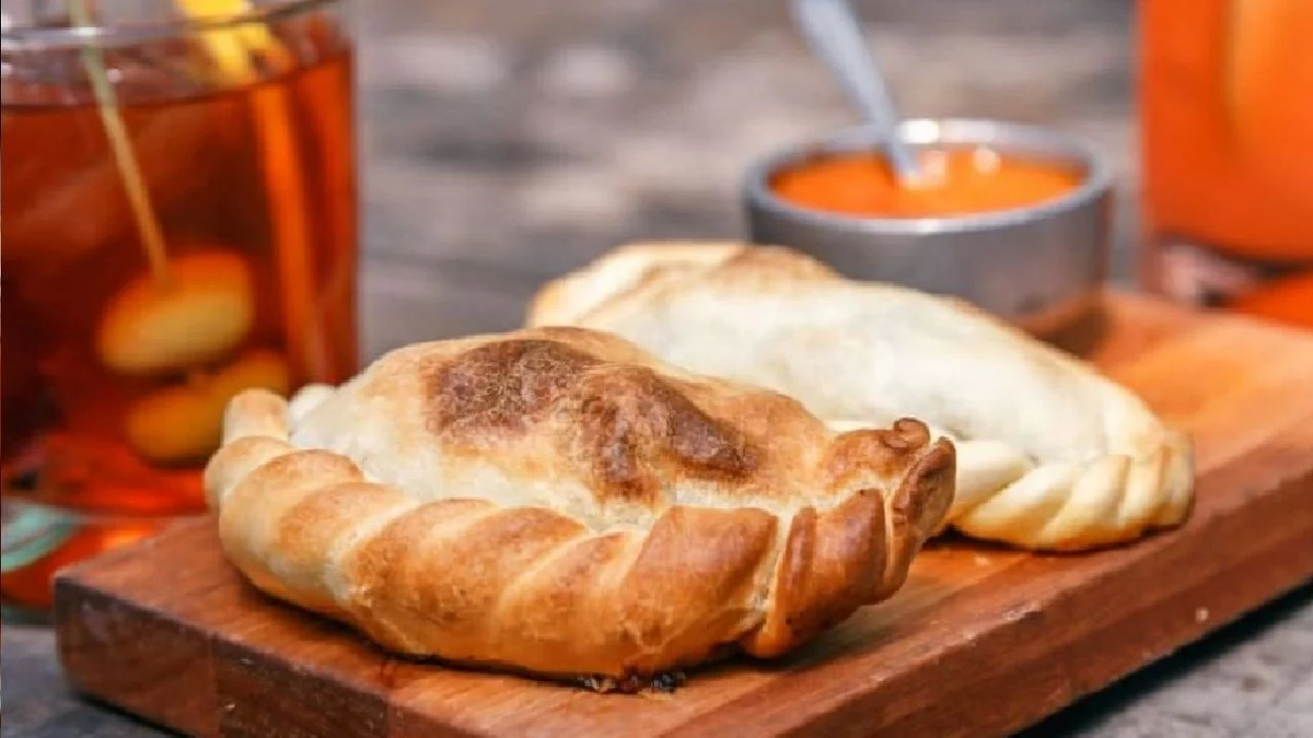 Disfrutá de unas ricas empanadas de osobuco al vino tinto con tus familiares y amigos. Disfrutá de unas ricas empanadas de osobuco al vino tinto con tus familiares y amigos.