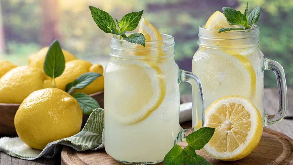 Mejora la salud. Beber agua con limón en ayunas