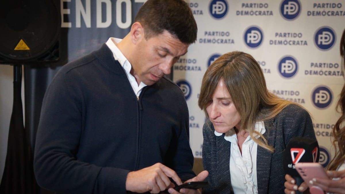 Correa Llano y Mechi Llano, dos demócratas en el Congreso Nacional. Correa Llano y Mechi Llano, dos demócratas en el Congreso Nacional. 