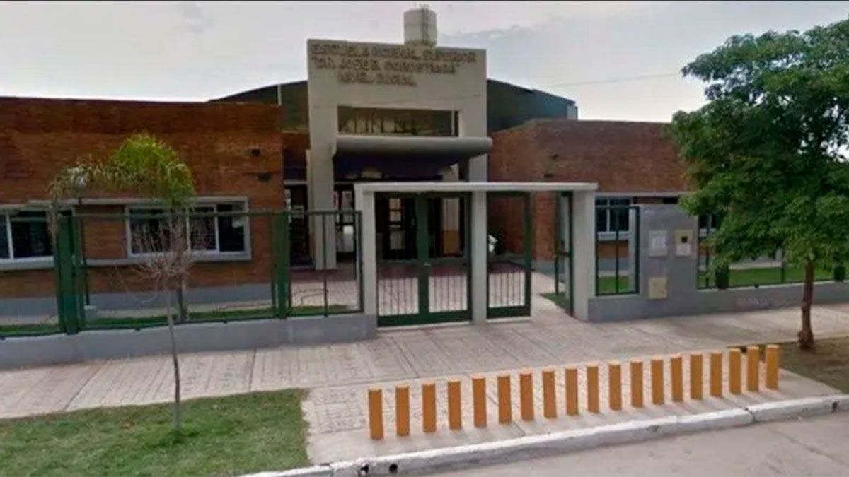 La dolescente golpeada y su hermana salían del Colegio Normal Banda tras rendir un examen.