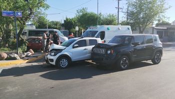 Dos adultos y dos niños resultaron heridos tras un impresionante choque en Guaymallén