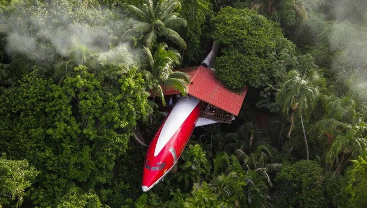 El avión abandonado que fue transformado en un hotel de lujo en plena selva de Centroamérica