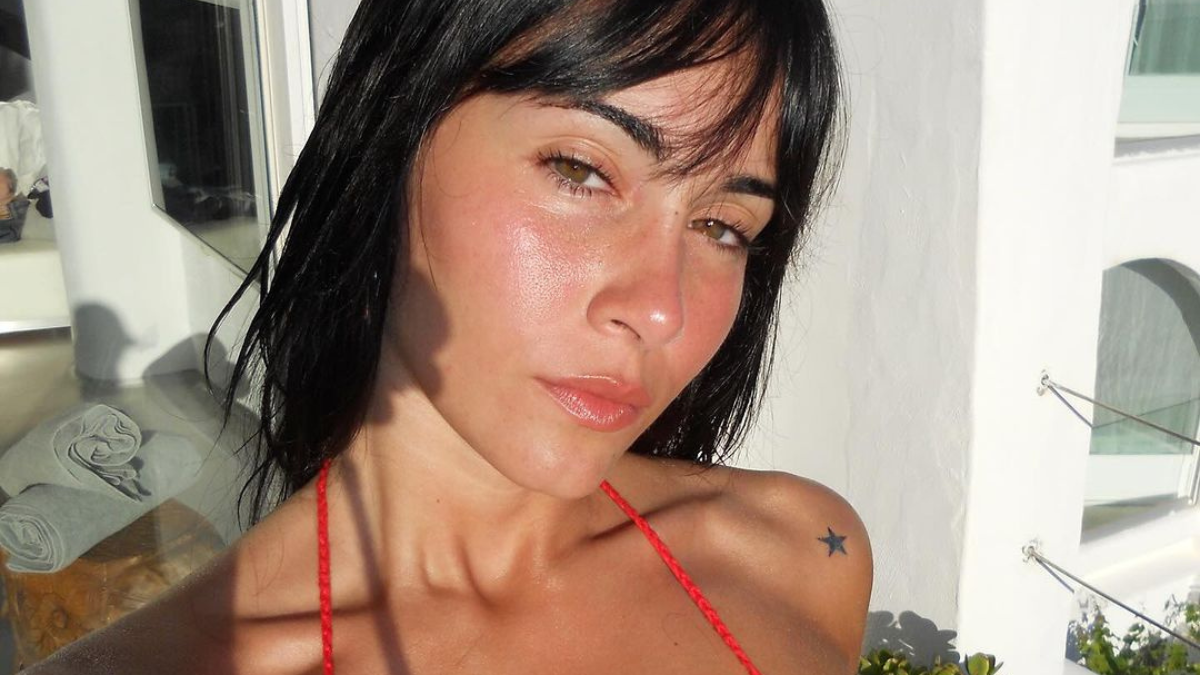 El bikini que lució Aitana está realizado en hilo tipo crochet con flores.