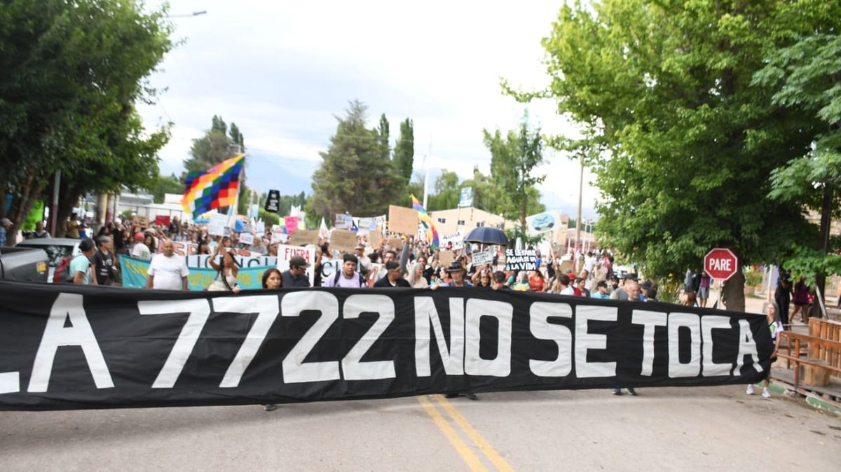 Protesta antiminera hubo este sábado en Uspallata y fue sin incidentes a diferencia del viernes. Fotos: Raúl Zalazar Protesta antiminera hubo este sábado en Uspallata y fue sin incidentes a diferencia del viernes. Fotos: Raúl Zalazar