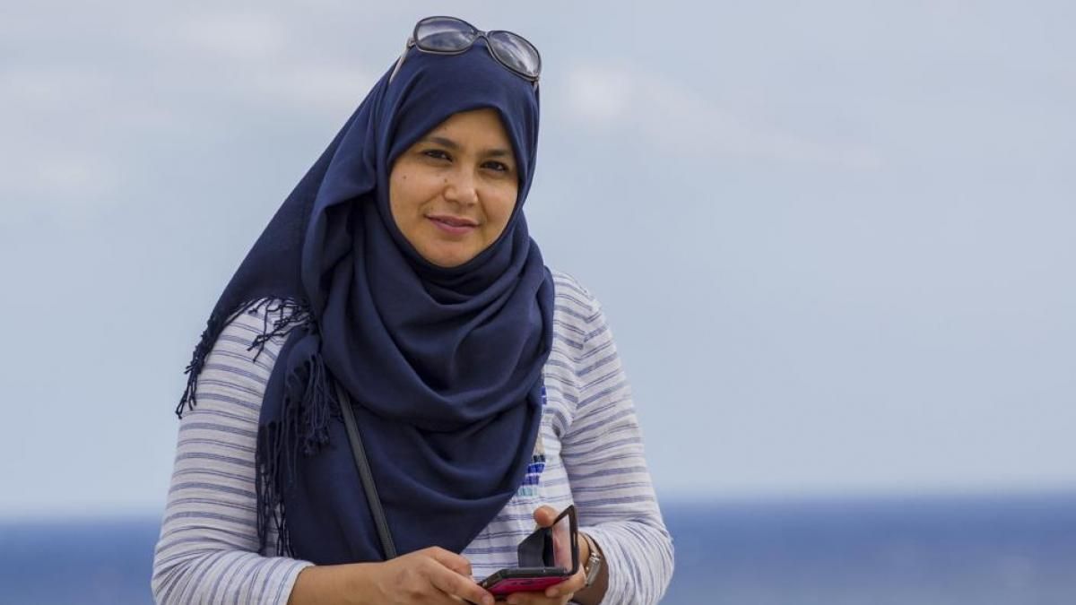El hijab cubre solo la cabeza y el cuello