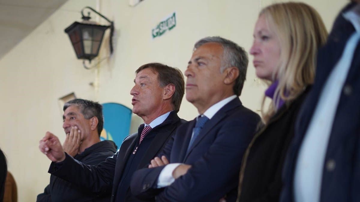 Rodolfo Suarez en San Rafael, acompañado por los canidatos Alfredo Cornejo y Hebe Casado.