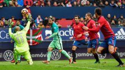 Con dos golazos de Messi