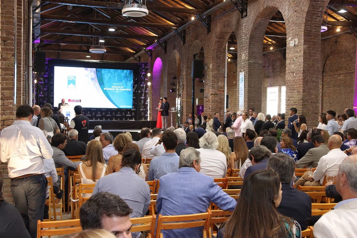 Este evento de la cámara nacional empresaria del vino, tendrá lugar en el marco del calendario oficial de la Fiesta Nacional de la Vendimia. Este evento de la cámara nacional empresaria del vino, tendrá lugar en el marco del calendario oficial de la Fiesta Nacional de la Vendimia.