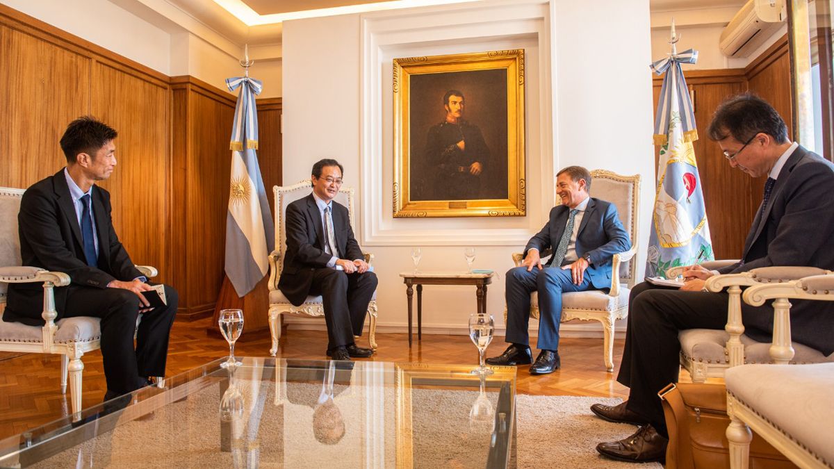 El embajador de Japón estuvo en Casa de Gobierno