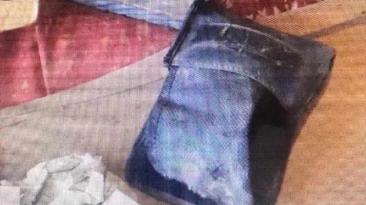 El estuche de cuero hallado en las cabañas en Potrerillos.